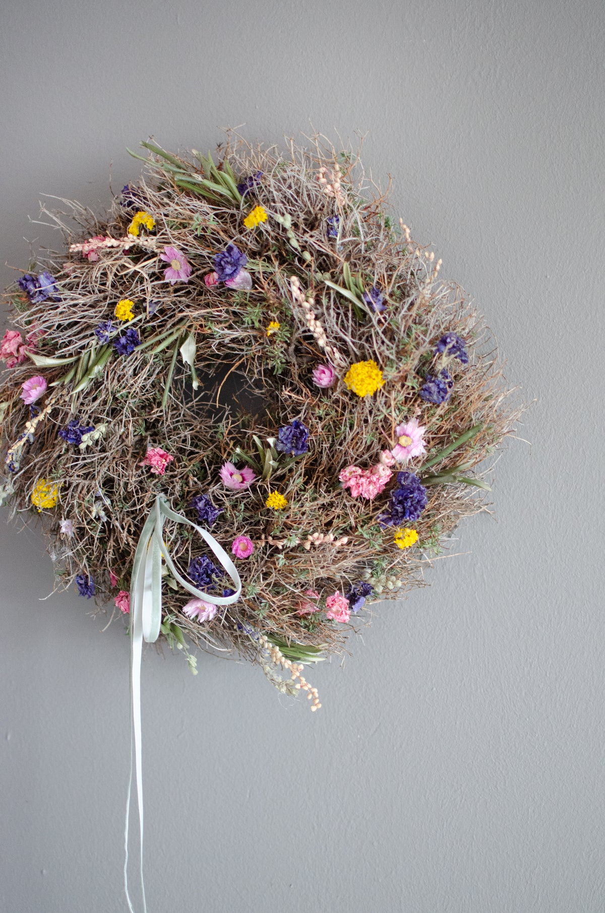 Kranz aus Euphorbia Spinosa und Trockenblumen