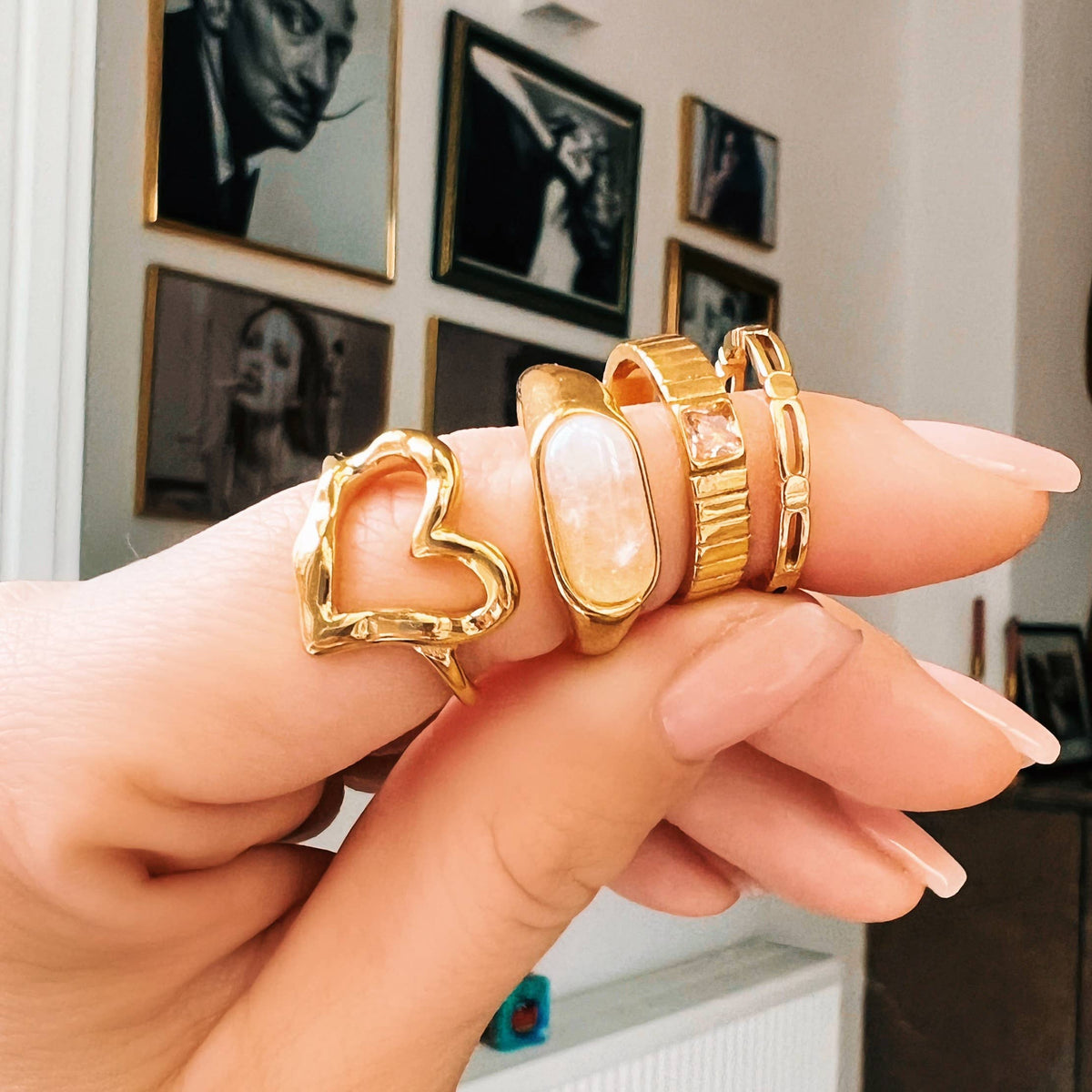 Minimalistischer Ring aus Edelstahl mit Würfeln - Gold