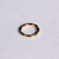 Minimalistischer Ring aus Edelstahl mit Würfeln - Gold