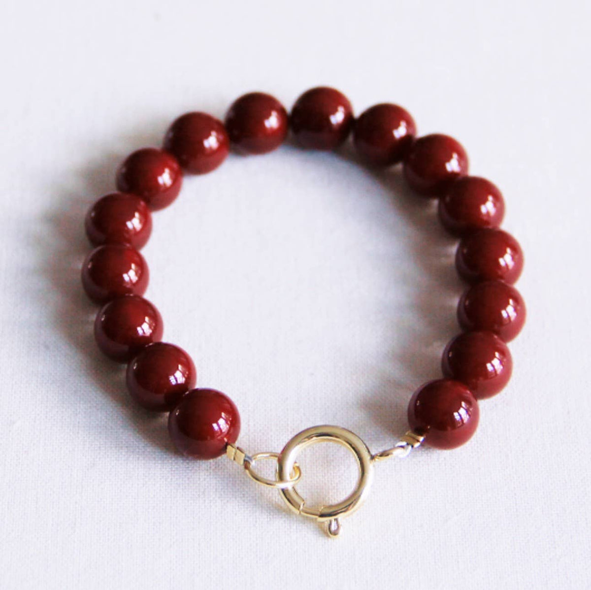 Armband aus Natursteinperlen