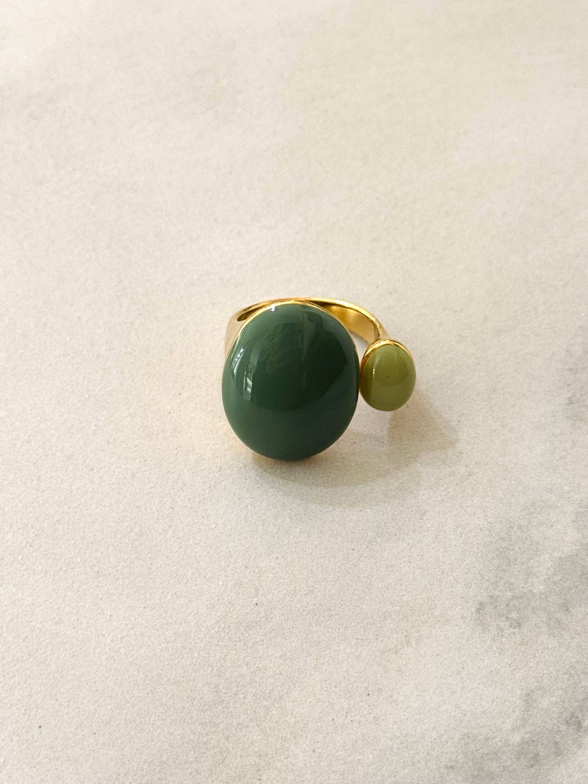 Ring aus Edelstahl, emailliert grüntöne