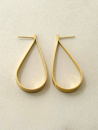 Ohrringe in Tropfenform aus gebürstetem Gold