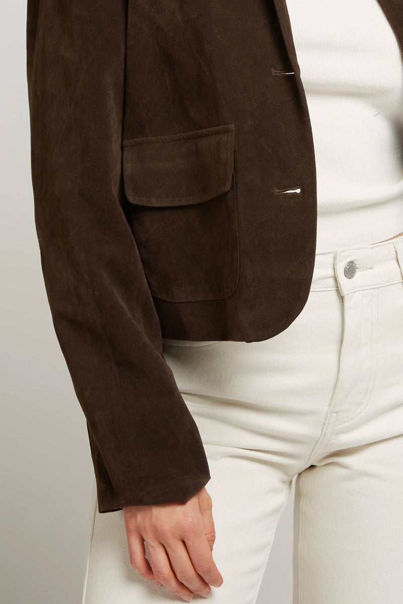 Kurze Jacke aus weichem Kunstwildleder mit Taschen