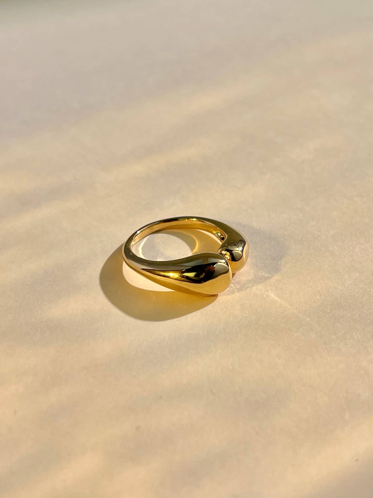 Ring in Tropfenform