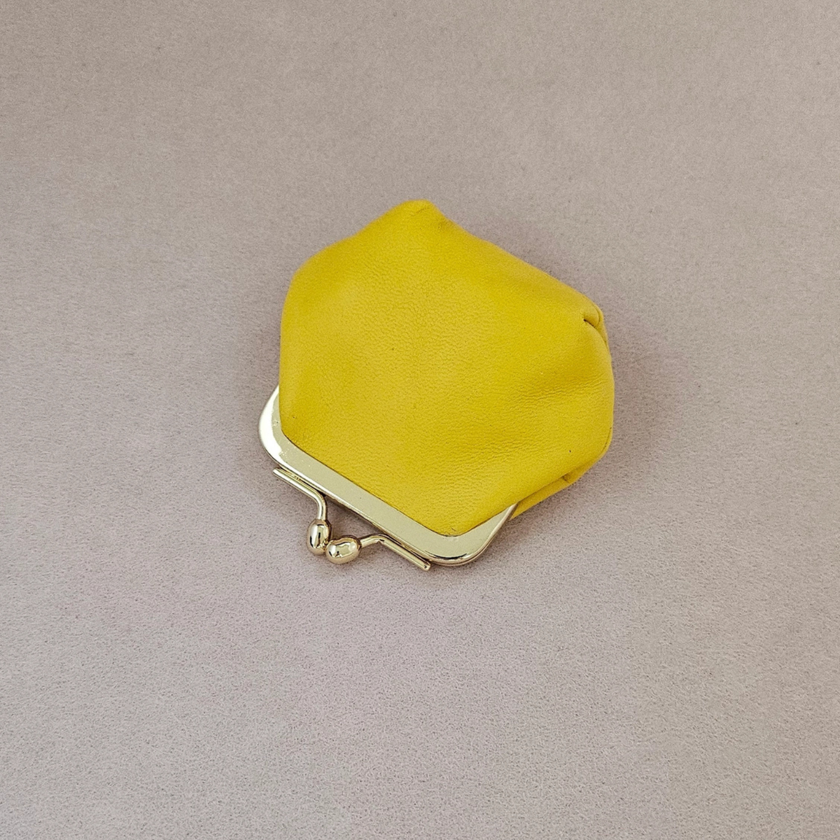 Mini-Lederbörse mit Retro-Verschluss