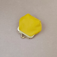 Mini-Lederbörse mit Retro-Verschluss