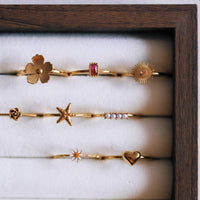 Minimalistischer Ring mit Perlenstange