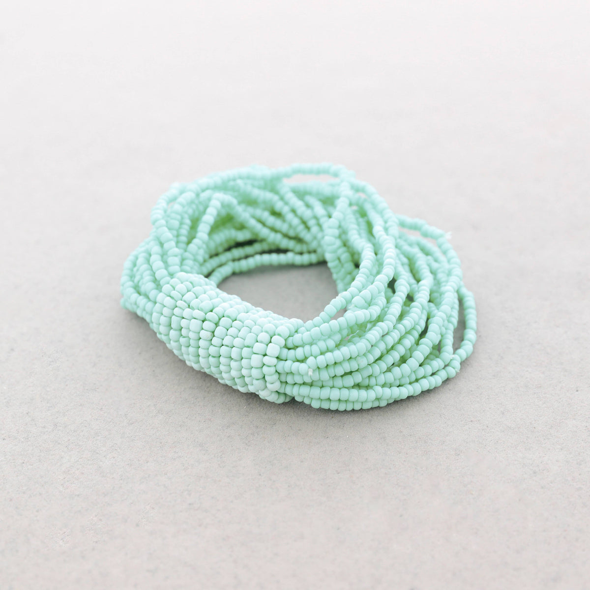 Mehrreihiges elastisches Armband - Perlen