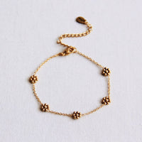 Feines Gänseblümchen-Armband