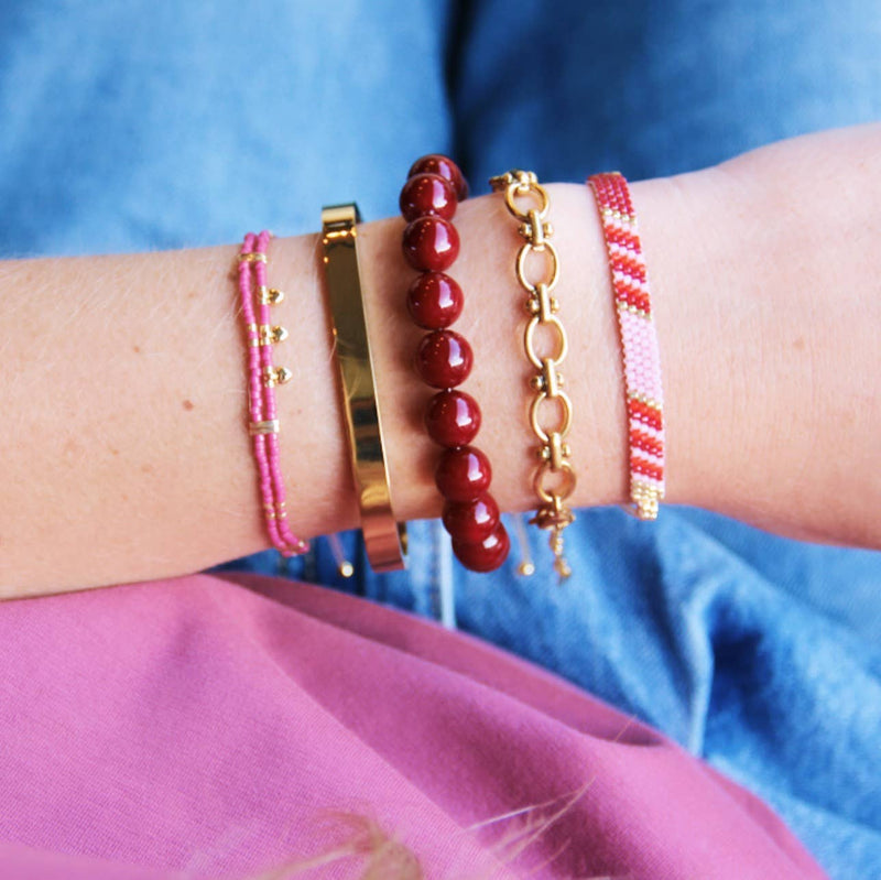 Armband aus Natursteinperlen