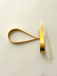 Ohrringe in Tropfenform aus gebürstetem Gold