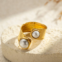 Verstellbarer Ring mit weißen Perle