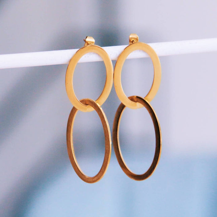 Ohrringe mit verbundenen ovalen Ringen - Gold
