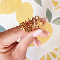 Minimalistischer Ring mit Perlenstange