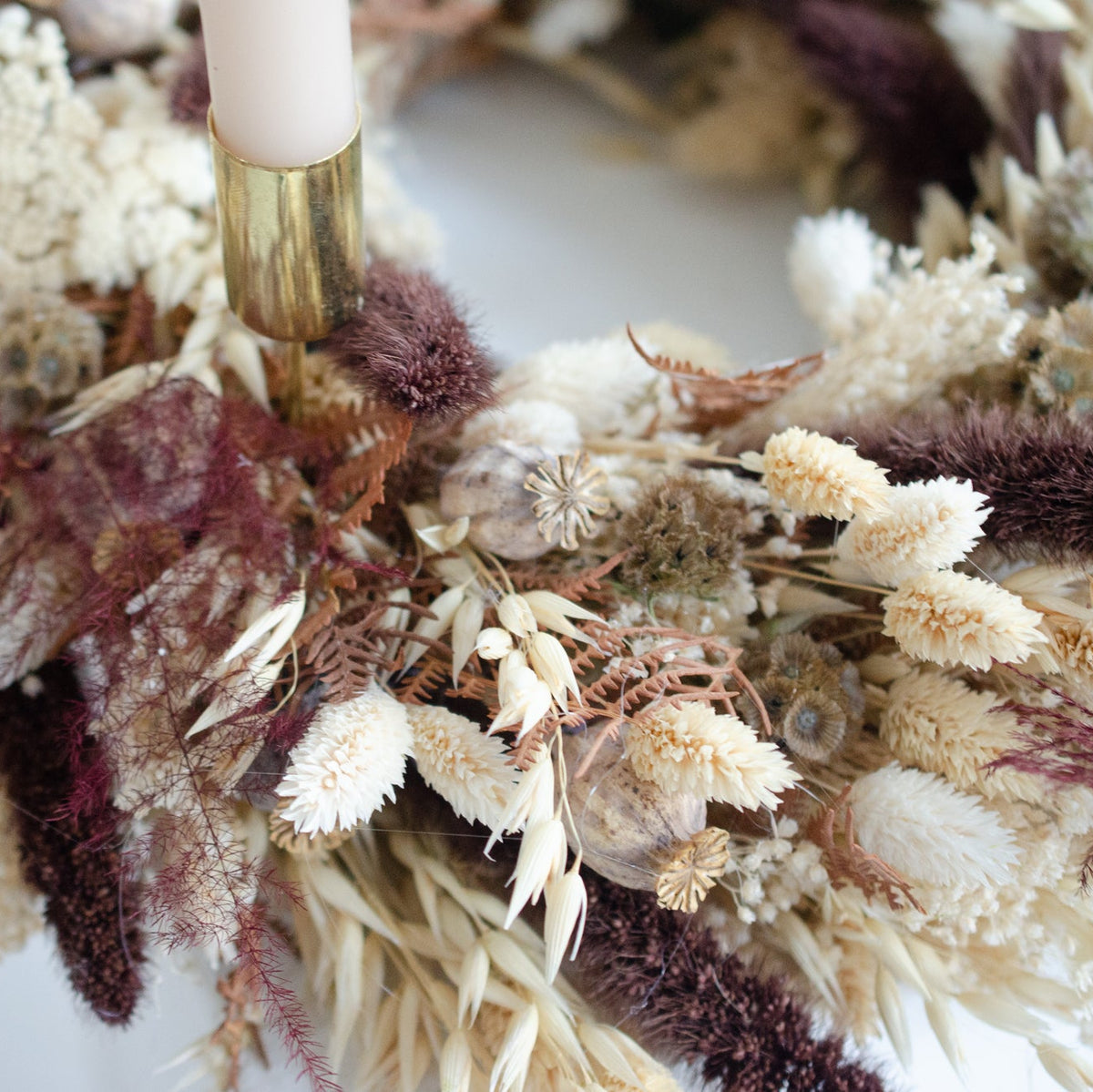 Adventskranz aus Trockenblumen | braun
