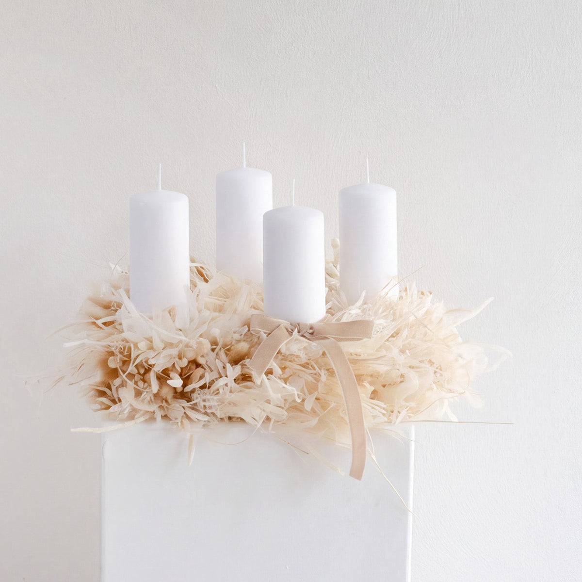 Adventskranz Trockenblumen in Weiss und beige