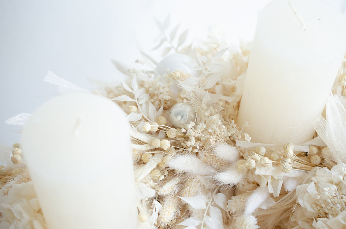 edler Adventskranz mit Kugeln