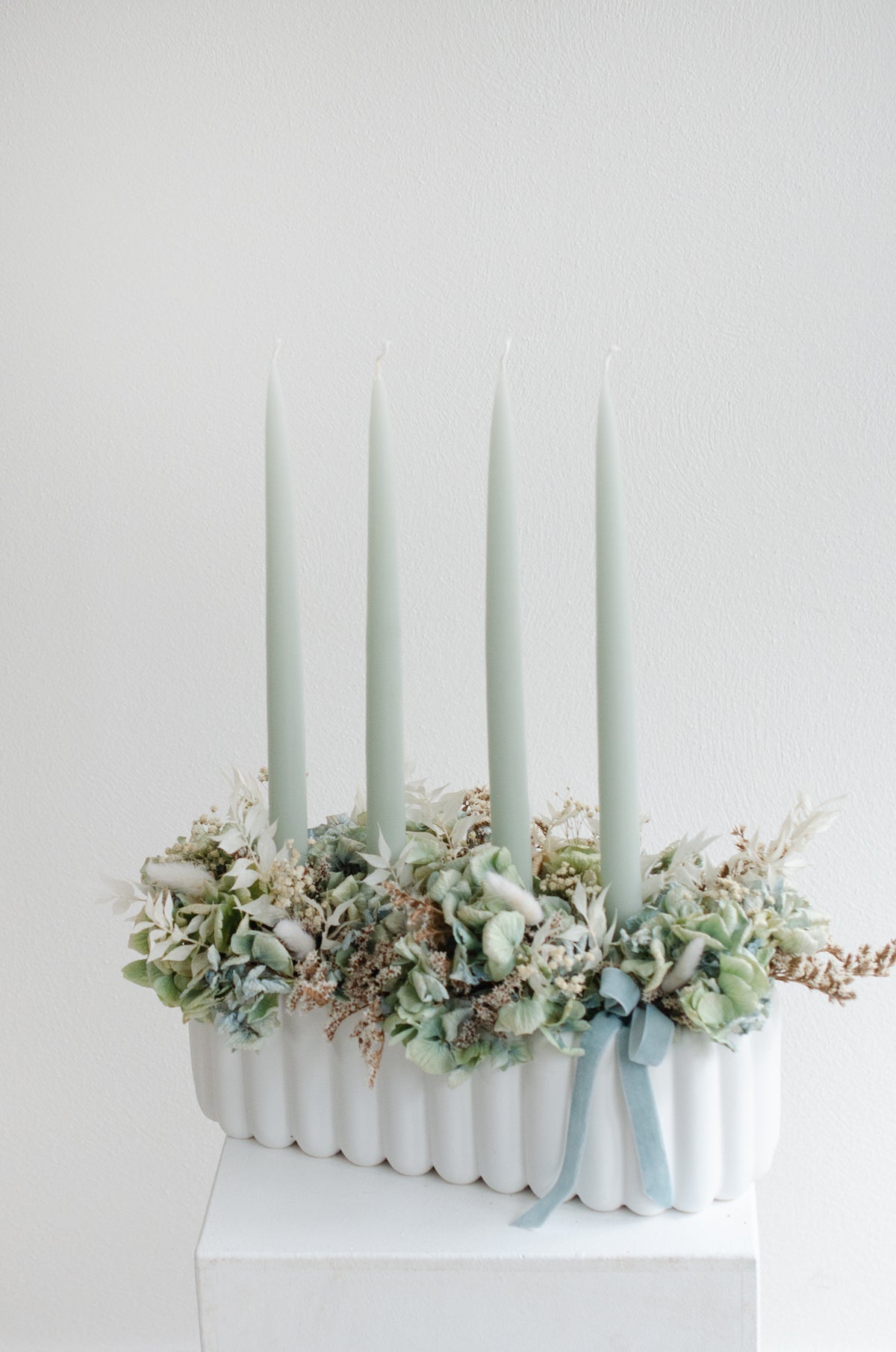 Adventskranz mit Hortensien und Trockenblumen