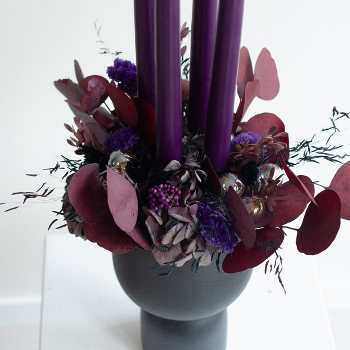 Gesteck Advent mit Eucalyptus und Hortensien lila