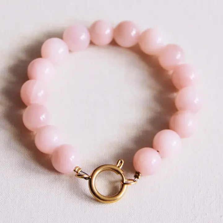 Armband aus Natursteinperlen