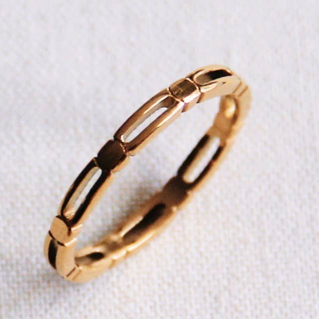 Minimalistischer Ring aus Edelstahl mit Würfeln - Gold