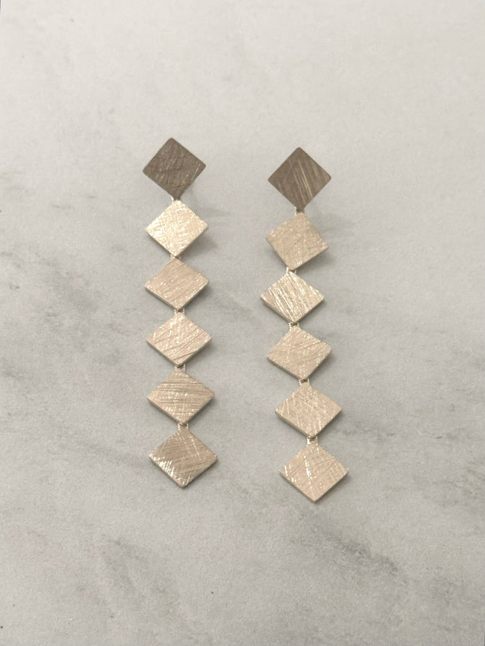 Gebürstete Silber Ohrringe mit Anhänger