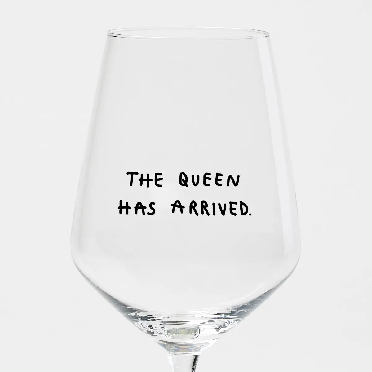 Weinglas "The Queen Has Arrived" by Johanna Schwarzer × selekkt