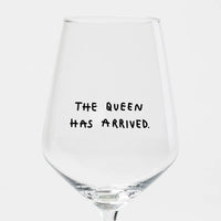 Weinglas "The Queen Has Arrived" by Johanna Schwarzer × selekkt